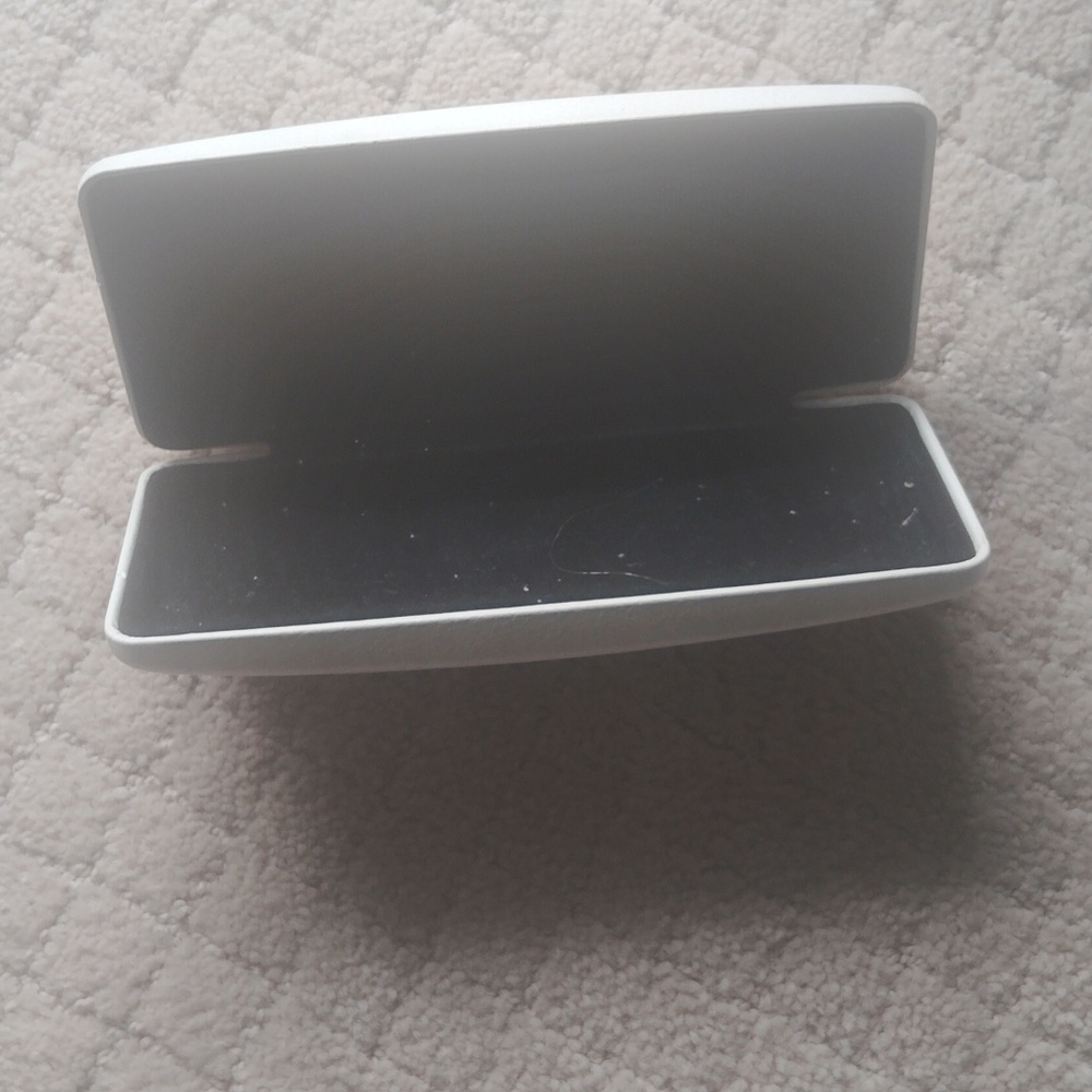 Sunglasses case - Picture 2 of 2